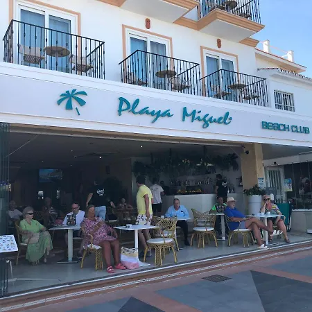 Totalmente Reformado Con Piscina Y Jardines Al Lado De La Playa De La Carihuela