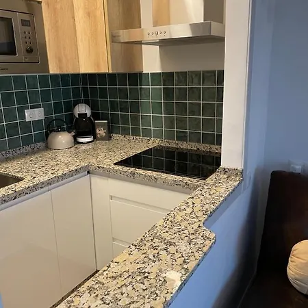 Totalmente Reformado Con Piscina Y Jardines Al Lado De La Playa De La Carihuela