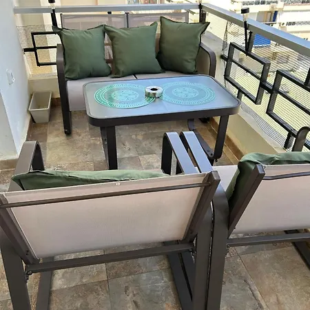 Totalmente Reformado Con Piscina Y Jardines Al Lado De La Playa De La Carihuela Torremolinos