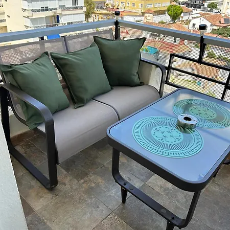 Totalmente Reformado Con Piscina Y Jardines Al Lado De La Playa De La Carihuela 아파트 *