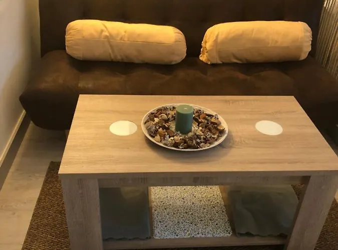 Totalmente Reformado Con Piscina Y Jardines Al Lado De La Playa De La Carihuela *