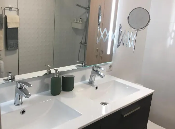 Totalmente Reformado Con Piscina Y Jardines Al Lado De La Playa De La Carihuela Торремолинос