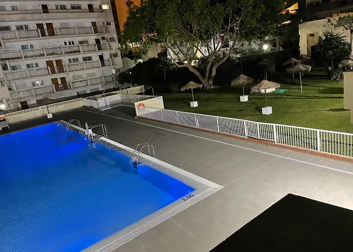 Totalmente Reformado Con Piscina Y Jardines Al Lado De La Playa De La Carihuela Lejlighed *