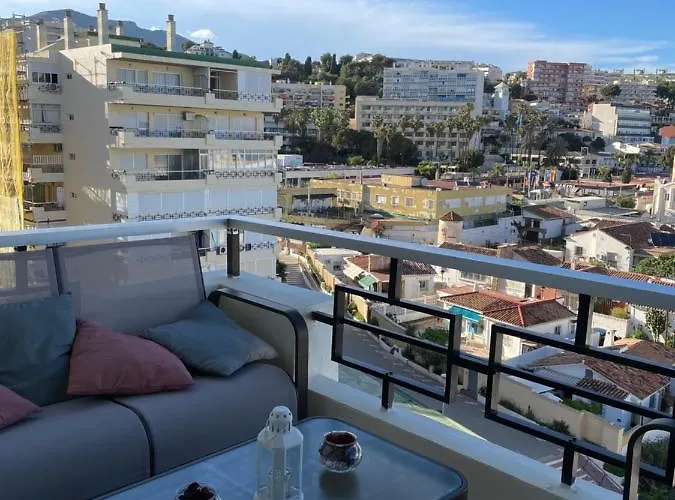 Totalmente Reformado Con Piscina Y Jardines Al Lado De La Playa De La Carihuela Торремолинос