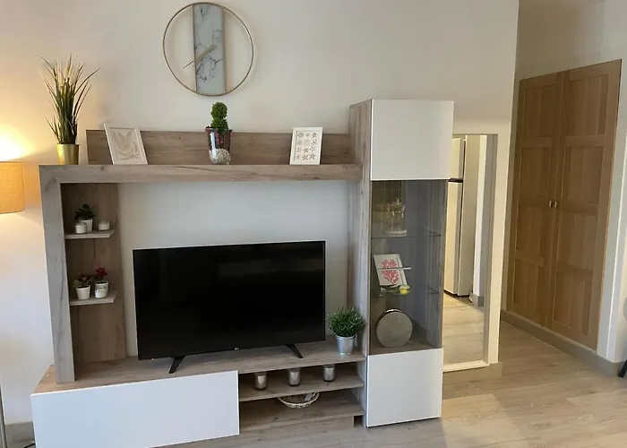 Totalmente Reformado Con Piscina Y Jardines Al Lado De La Playa De La Carihuela Apartamento *