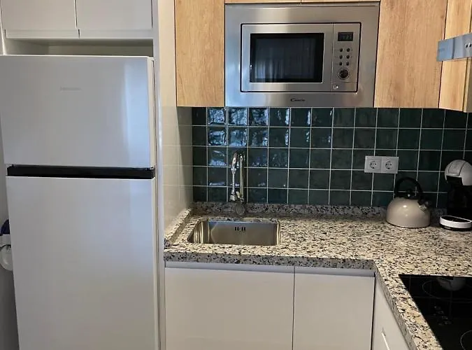 Totalmente Reformado Con Piscina Y Jardines Al Lado De La Playa De La Carihuela Apartamento *