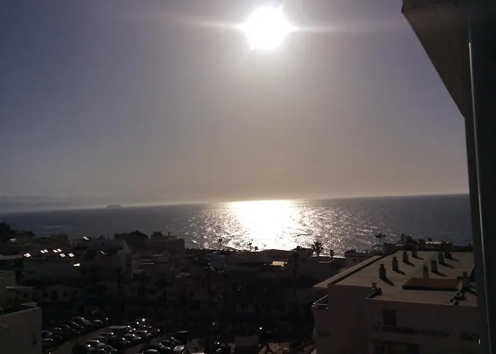 Totalmente Reformado Con Piscina Y Jardines Al Lado De La Playa De La Carihuela Торремолинос