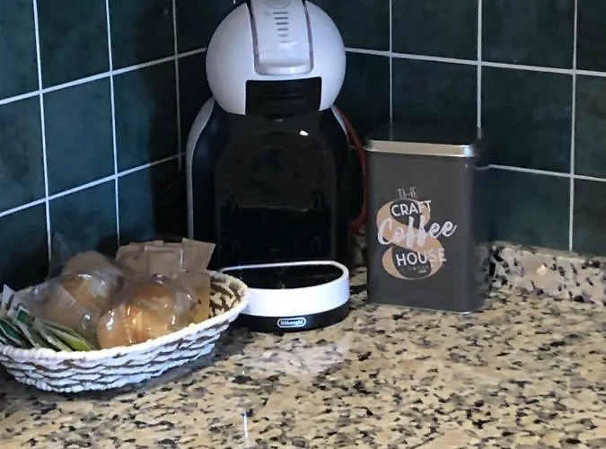 Totalmente Reformado Con Piscina Y Jardines Al Lado De La Playa De La Carihuela