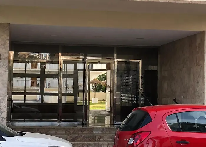 Totalmente Reformado Con Piscina Y Jardines Al Lado De La Playa De La Carihuela