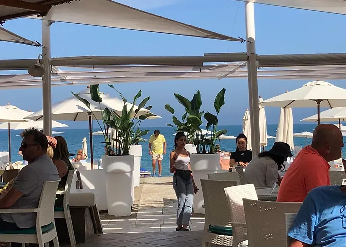Апартаменты Totalmente Reformado Con Piscina Y Jardines Al Lado De La Playa De La Carihuela