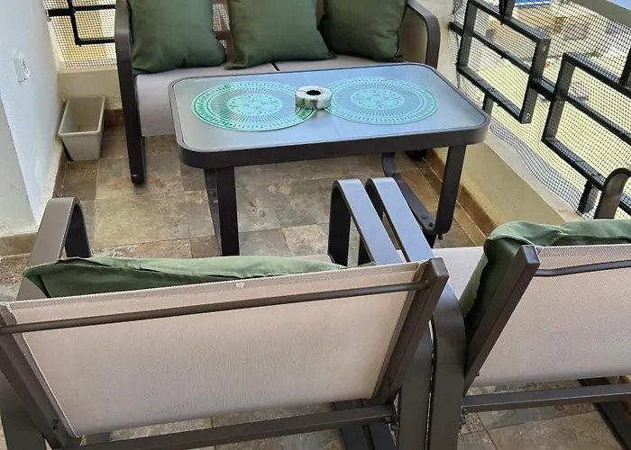 Totalmente Reformado Con Piscina Y Jardines Al Lado De La Playa De La Carihuela Torremolinos