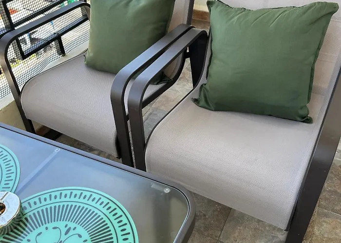 Apartamento Totalmente Reformado Con Piscina Y Jardines Al Lado De La Playa De La Carihuela