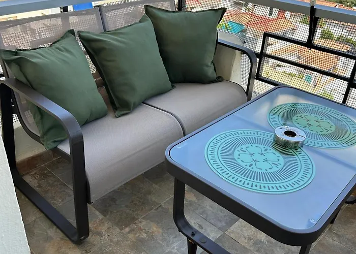 Totalmente Reformado Con Piscina Y Jardines Al Lado De La Playa De La Carihuela Apartamento *