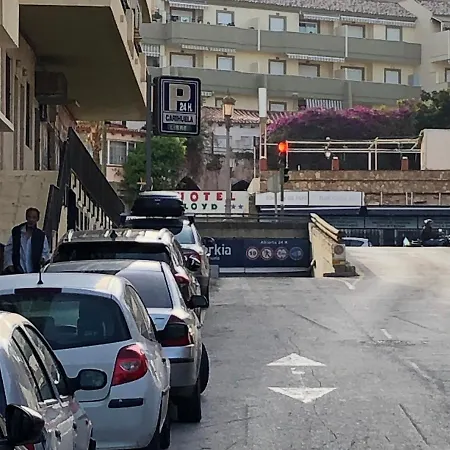 アパート Totalmente Reformado Con Piscina Y Jardines Al Lado De La Playa De La Carihuela トレモリノス