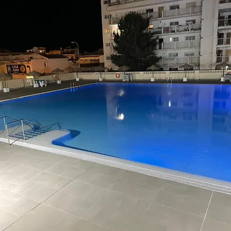 Totalmente Reformado Con Piscina Y Jardines Al Lado De La Playa De La Carihuela Lejlighed