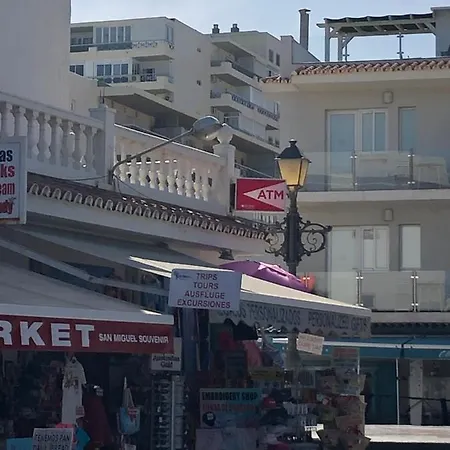 Totalmente Reformado Con Piscina Y Jardines Al Lado De La Playa De La Carihuela トレモリノス