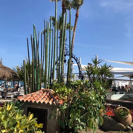 Totalmente Reformado Con Piscina Y Jardines Al Lado De La Playa De La Carihuela Lejlighed