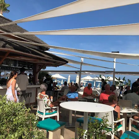 Totalmente Reformado Con Piscina Y Jardines Al Lado De La Playa De La Carihuela トレモリノス